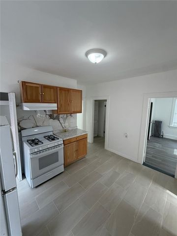 116 Lenox Avenue 3rd, Providence, RI 02907