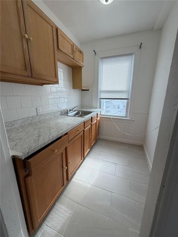 116 Lenox Avenue 3rd, Providence, RI 02907