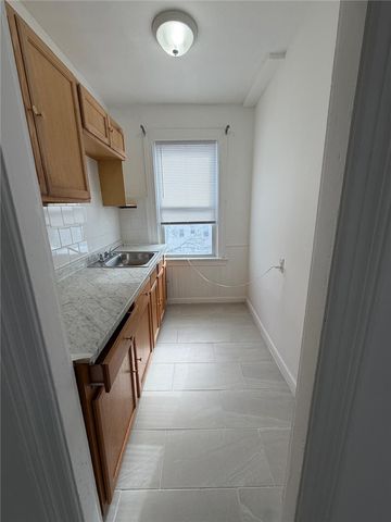 116 Lenox Avenue 3rd, Providence, RI 02907