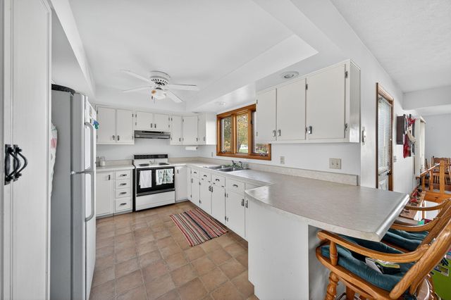 48168 70th Avenue, Decatur, MI 49045