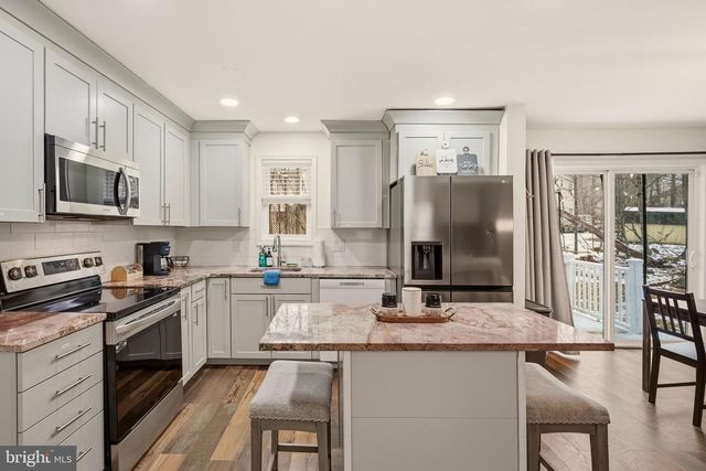 9246 WESTWOOD DR, Tobyhanna, PA 18466