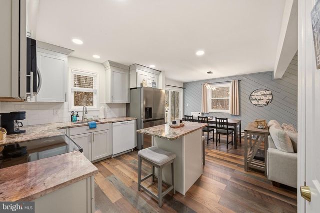 9246 WESTWOOD DR, Tobyhanna, PA 18466