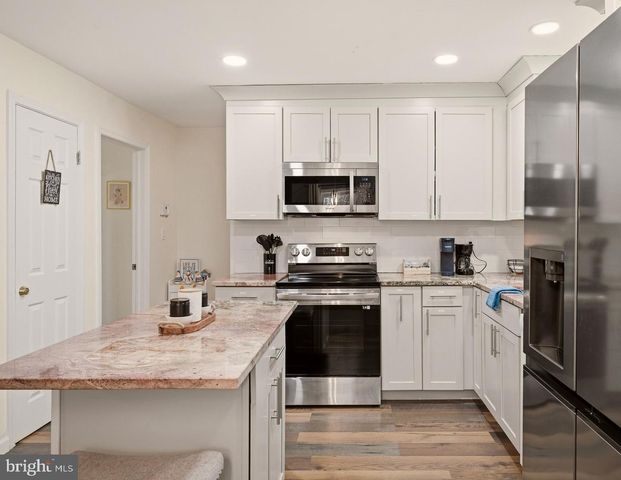 9246 WESTWOOD DR, Tobyhanna, PA 18466