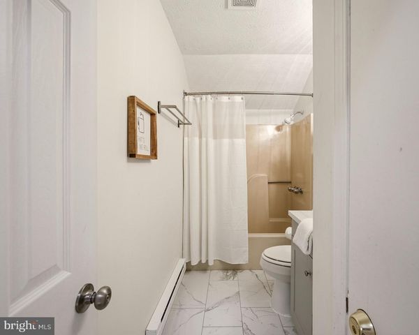 9246 WESTWOOD DR, Tobyhanna, PA 18466