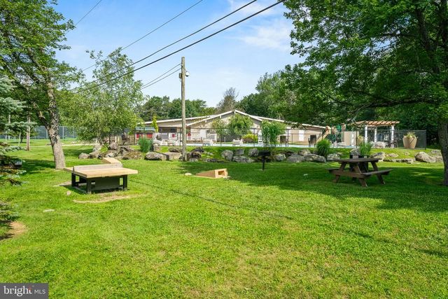 9246 WESTWOOD DR, Tobyhanna, PA 18466
