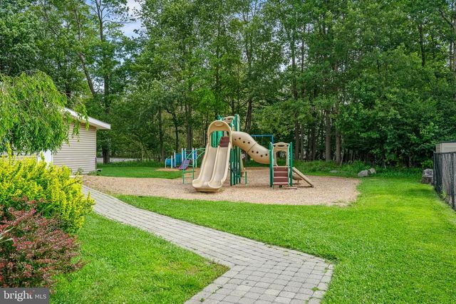 9246 WESTWOOD DR, Tobyhanna, PA 18466
