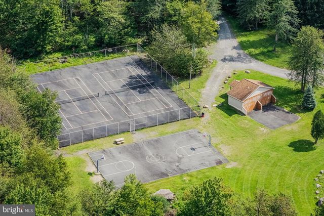 9246 WESTWOOD DR, Tobyhanna, PA 18466