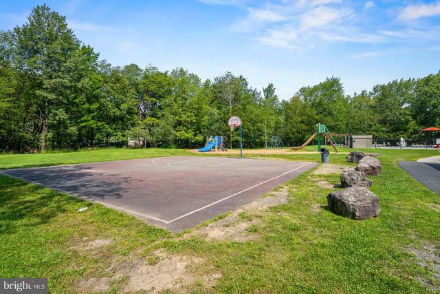 9246 WESTWOOD DR, Tobyhanna, PA 18466