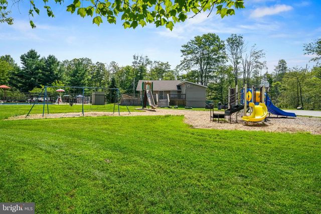 9246 WESTWOOD DR, Tobyhanna, PA 18466