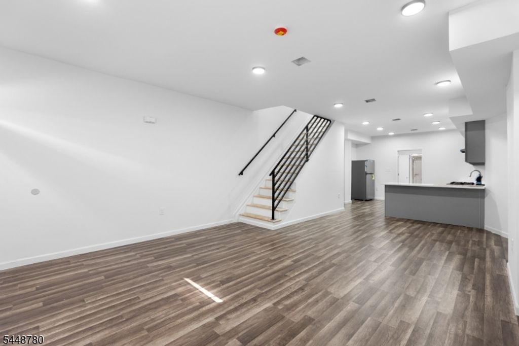 43 Cortland St, Newark City, NJ 07105 — photo 2