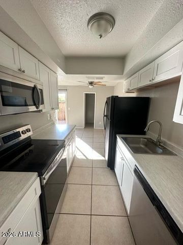 6046 W TOWNLEY Avenue, Glendale, AZ 85302