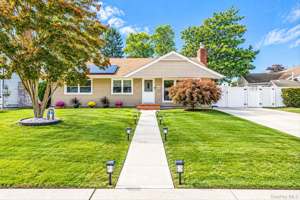 31 Lynwood Drive, Valley Stream, NY 11580 — exterior