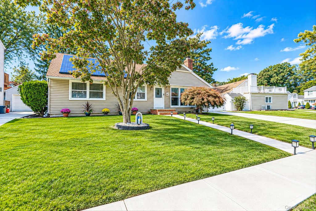 31 Lynwood Drive, Valley Stream, NY 11580 — photo 2
