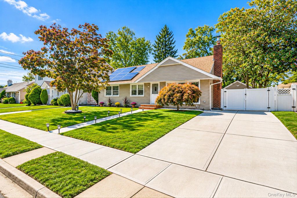 31 Lynwood Drive, Valley Stream, NY 11580 — photo 3