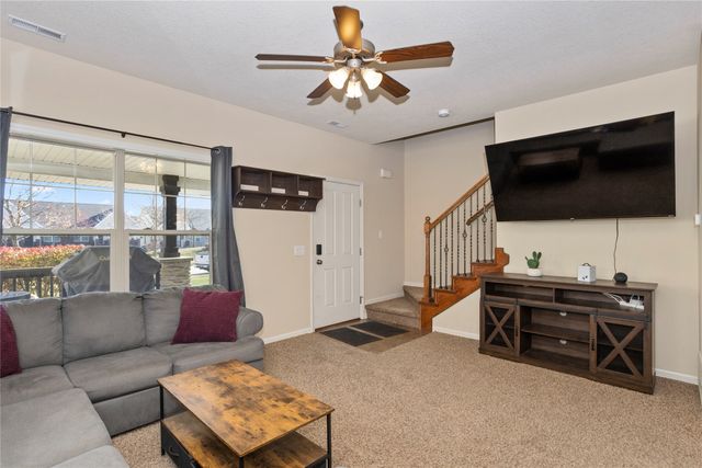 196 Cambridge Drive, West Des Moines, IA 50266