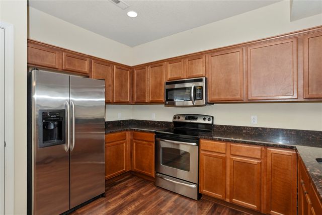 196 Cambridge Drive, West Des Moines, IA 50266