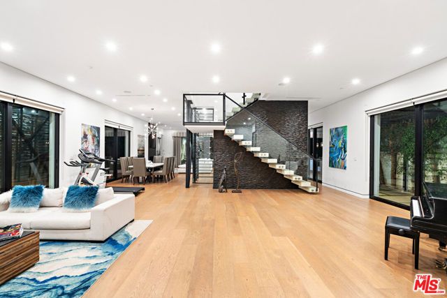 610 N STANLEY Avenue, Los Angeles, CA 90036