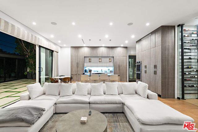 610 N STANLEY Avenue, Los Angeles, CA 90036