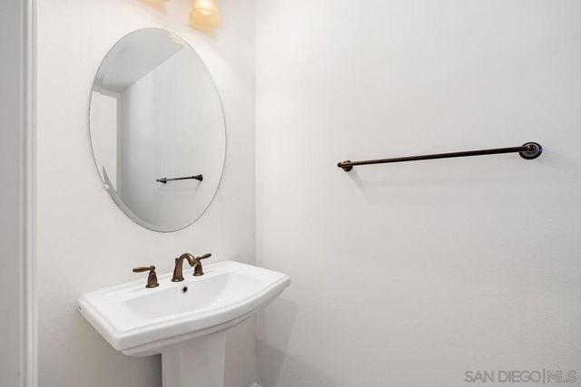 7096 Sitio Frontera, Carlsbad, CA 92009