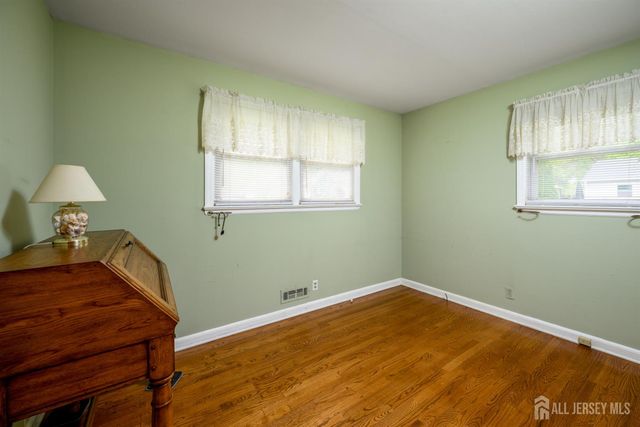 136 Roberts Avenue, Piscataway, NJ 08854