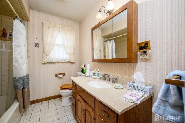 136 Roberts Avenue, Piscataway, NJ 08854