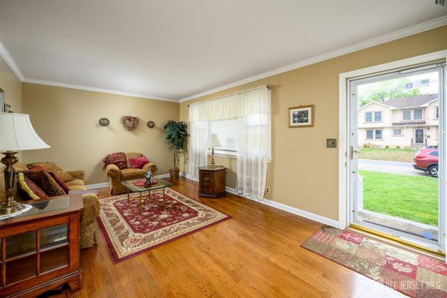 136 Roberts Avenue, Piscataway, NJ 08854