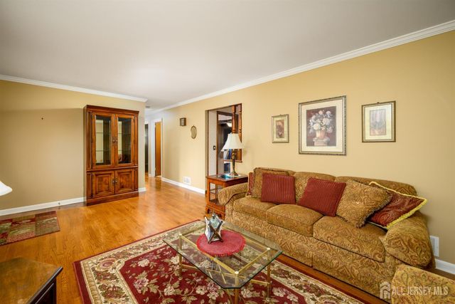 136 Roberts Avenue, Piscataway, NJ 08854