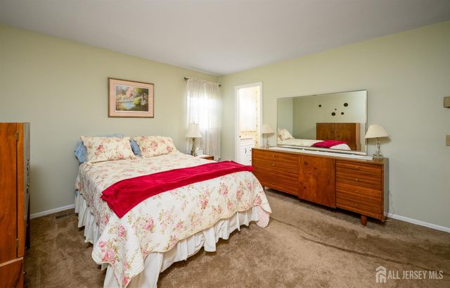 136 Roberts Avenue, Piscataway, NJ 08854