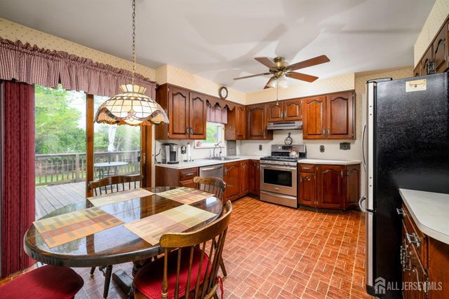 136 Roberts Avenue, Piscataway, NJ 08854