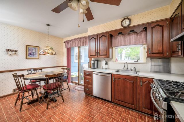 136 Roberts Avenue, Piscataway, NJ 08854