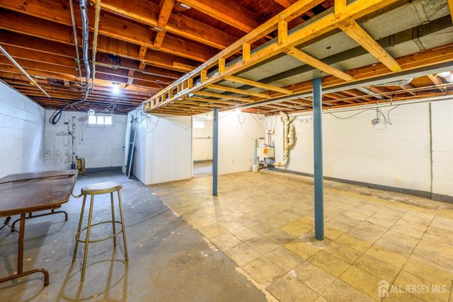 136 Roberts Avenue, Piscataway, NJ 08854