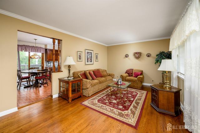136 Roberts Avenue, Piscataway, NJ 08854