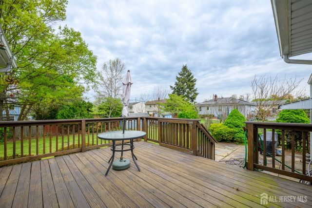 136 Roberts Avenue, Piscataway, NJ 08854