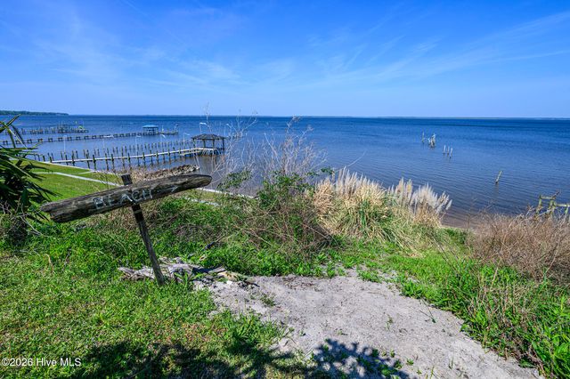 228 Drake Landing, New Bern, NC 28560