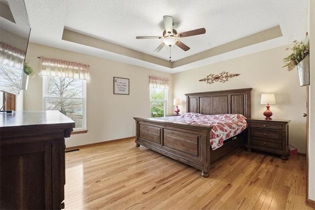 21921 Gracie Drive, Peculiar, MO 64078