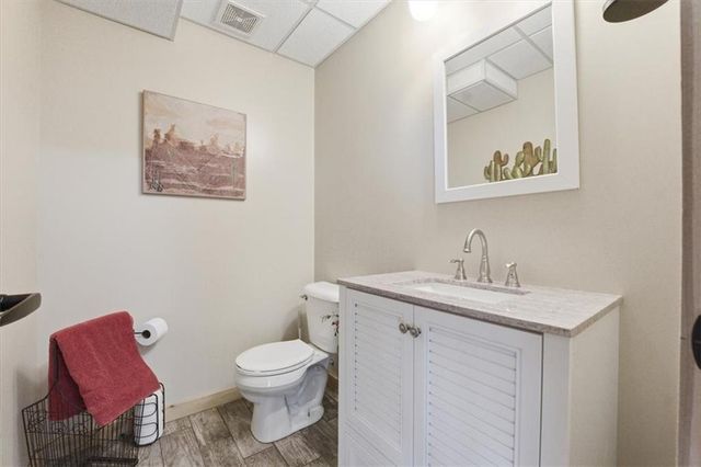 21921 Gracie Drive, Peculiar, MO 64078