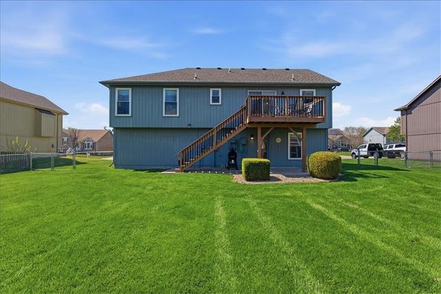 21921 Gracie Drive, Peculiar, MO 64078