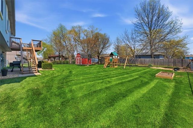 21921 Gracie Drive, Peculiar, MO 64078