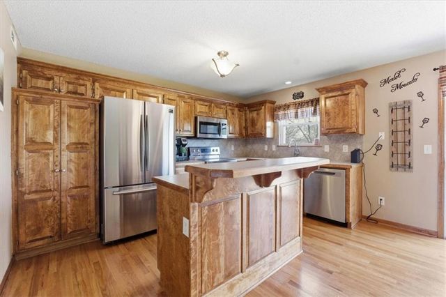 21921 Gracie Drive, Peculiar, MO 64078