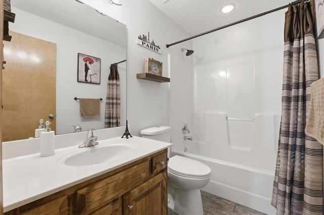 21921 Gracie Drive, Peculiar, MO 64078