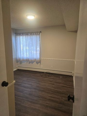 4710 58th Avenue N 106, Crystal, MN 55429