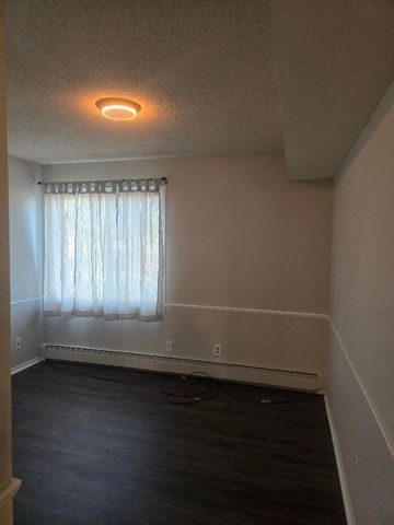 4710 58th Avenue N 106, Crystal, MN 55429