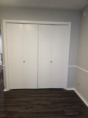 4710 58th Avenue N 106, Crystal, MN 55429