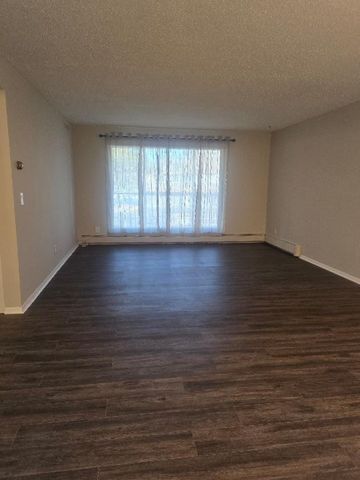 4710 58th Avenue N 106, Crystal, MN 55429