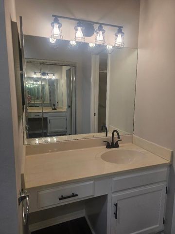 4710 58th Avenue N 106, Crystal, MN 55429