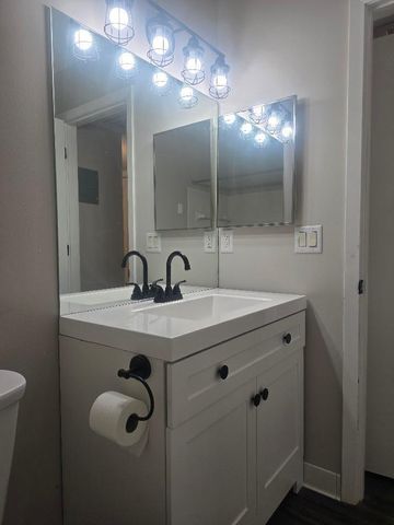 4710 58th Avenue N 106, Crystal, MN 55429