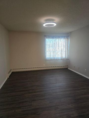 4710 58th Avenue N 106, Crystal, MN 55429