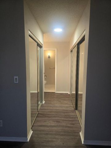 4710 58th Avenue N 106, Crystal, MN 55429