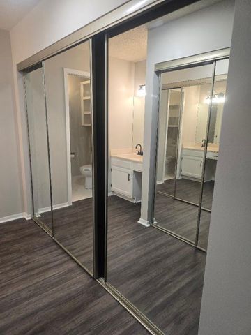 4710 58th Avenue N 106, Crystal, MN 55429