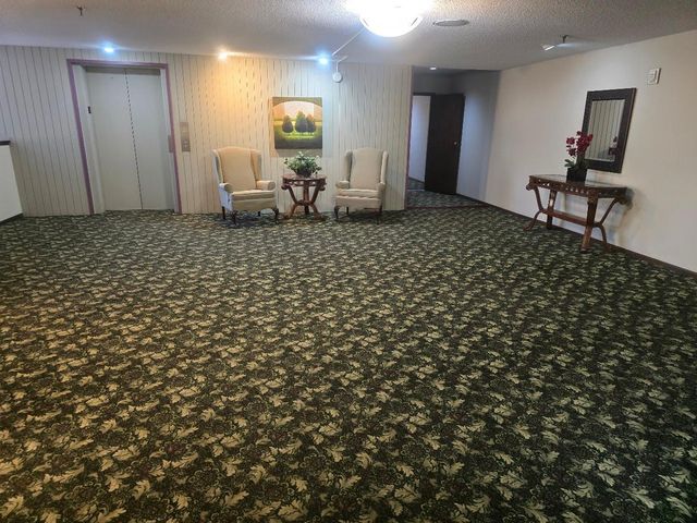 4710 58th Avenue N 106, Crystal, MN 55429